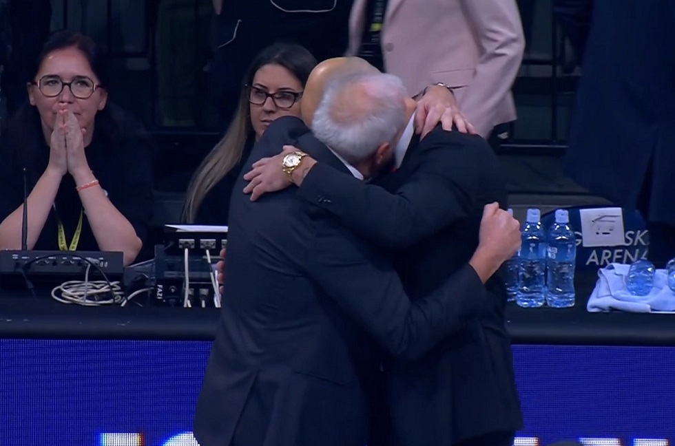 Ιστορική αγκαλιά Ομπράντοβιτς – Σπανούλη μετά από 15 χρόνια