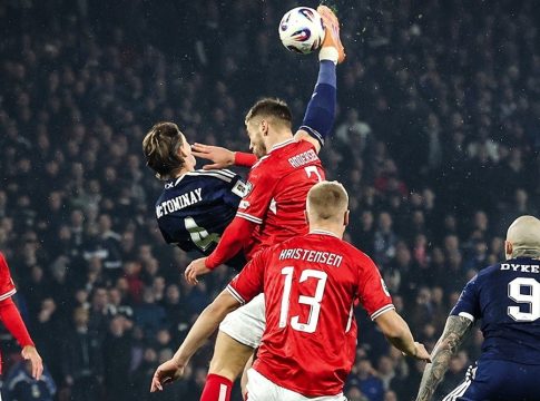 Αδιανόητο γκολ με «ψαλιδάκι» από τον ΜακΤόμινεϊ (vid)