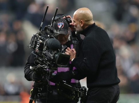 Τα… έχασε ο Γκουαρντιόλα: Μετά την ήττα της Σίτι τα έβαλε με κάμεραμαν (pics)