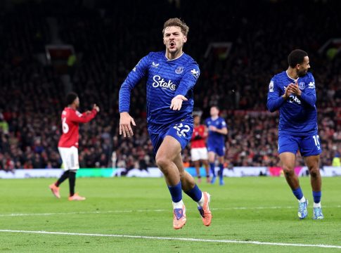 Μάντσεστερ Γιουνάιτεντ – Έβερτον 0-1: Της έκλεισε το σπίτι με δέκα παίκτες από το 13′