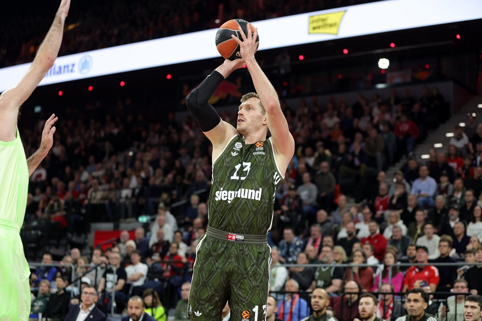 Παναγία μου ένας Ομπστ: Ο Γερμανός το… κόλλησε από το «logo» (vid)