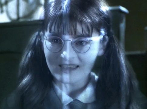 Η Σίρλεϊ Χέντερσον ήταν 37 ετών όταν πέρασε από οντισιόν για τον ρόλο της «Μυρτιάς που κλαίει» στον Χάρι Πότερ