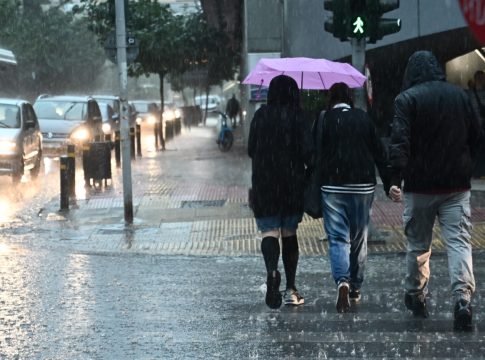 Στο έλεος της κακοκαιρίας η χώρα: Πλημμυρισμένοι δρόμοι και σπίτια – Άνοιξαν οι ουρανοί στην Αττική