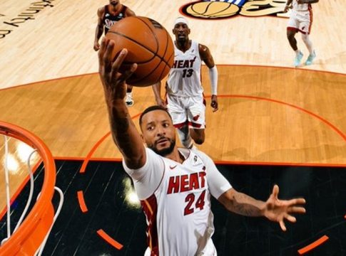 Σίξερς – Χιτ 117-127: Πέρασε από τη Φιλαδέλφεια η ομάδα του Σποέλστρα