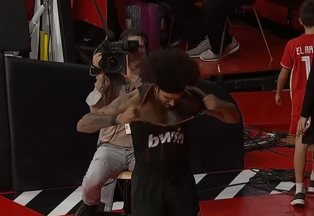 Ο Γουόρντ έσκισε τη φανέλα του μετά από χαμένη προσπάθεια (vid)