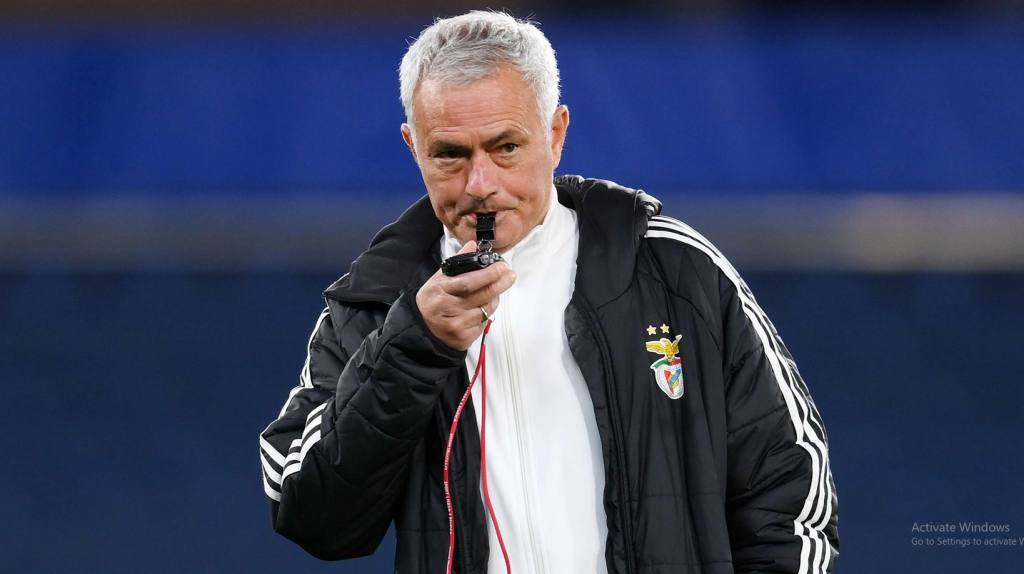 Μουρίνιο: «Δεν τρέφω και πολλή αγάπη για τον διαιτητή»