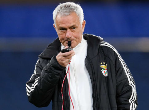 Μουρίνιο: «Δεν τρέφω και πολλή αγάπη για τον διαιτητή»