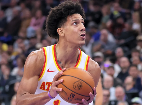 ΝΒΑ: Ιστορική βραδιά για τον Τζόνσον στη νίκη των Χοκς κόντρα στους Τζαζ (122-132) – Οι Σανς «διέλυσαν» τους Πέισερς (133-98) (vids)