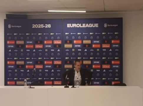 Ο Μαρτίνεθ έφυγε σε λίγα δευτερόλεπτα από τη συνέντευξη τύπου – Άδεια η αίθουσα (vid)