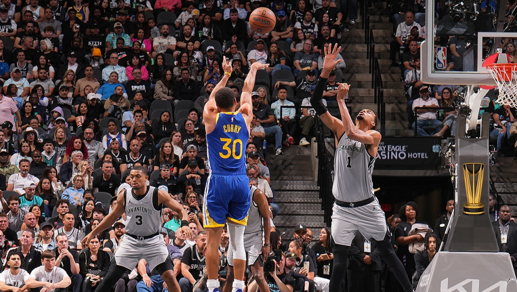 Η δεύτερη «νιότη» του Κάρι που καταρρίπτει όλα τα ρεκόρ (pics, vids)