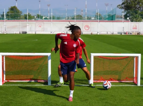 Ολυμπιακός: Το ποδοσφαιρικό challenge των Μάρτινς – Σιπιόνι (vid)