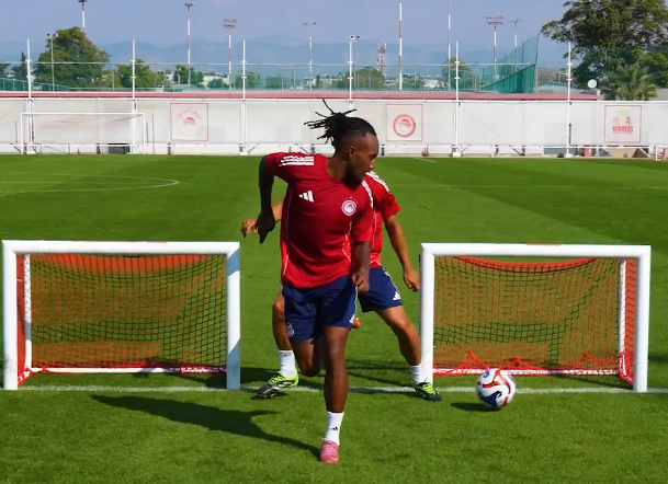 Ολυμπιακός: Το ποδοσφαιρικό challenge των Μάρτινς – Σιπιόνι (vid)