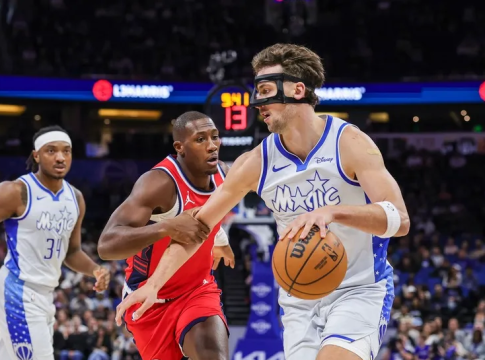 Συνεχίζει η κατρακύλα για τους Κλίπερς, διασυρμός από τους Μάτζικ (129-101) – Οι Γκρίζλις «ισοπέδωσαν» τους Κινγκς (137-96)