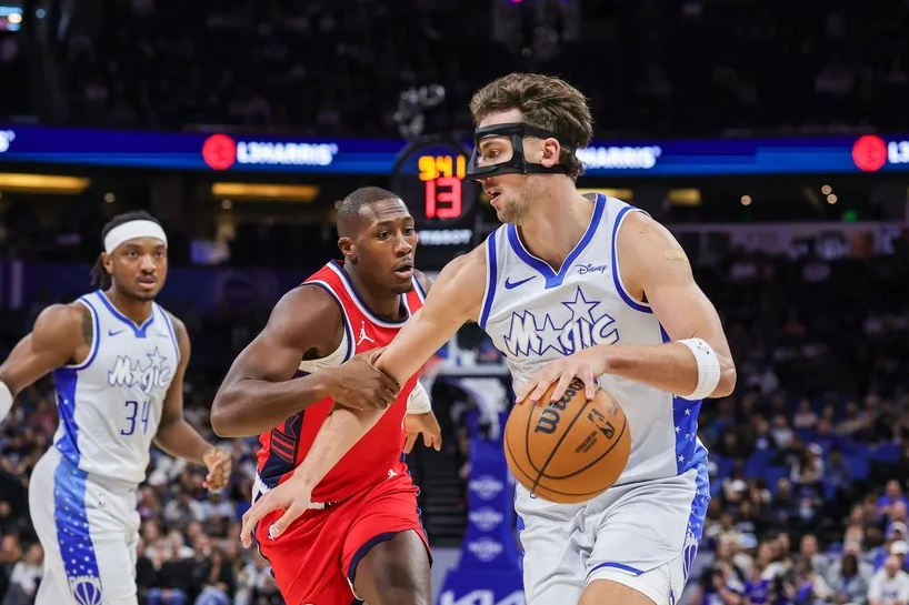 Συνεχίζει η κατρακύλα για τους Κλίπερς, διασυρμός από τους Μάτζικ (129-101) – Οι Γκρίζλις «ισοπέδωσαν» τους Κινγκς (137-96)