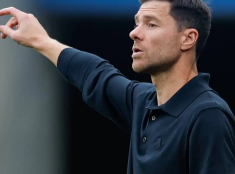 Τα γενέθλια του Αλόνσο, οι ευχές της Ρεάλ και το… δώρο του Βινίσιους στην προπόνηση (vid)