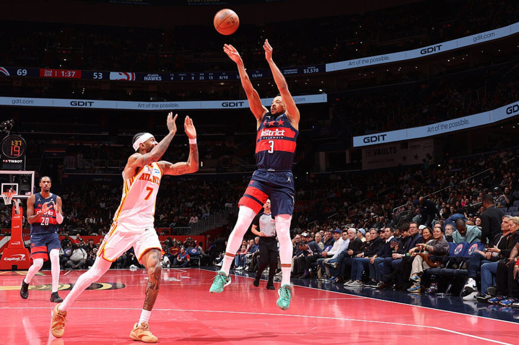 ΝΒΑ: Ο Μακόλουμ ντύθηκε… Κάρι στη νίκη των Γουίζαρντς (132-113) – Οι «Big-3» των Λέικερς πήραν το ντέρμπι του Λος Άντζελες (135-118)