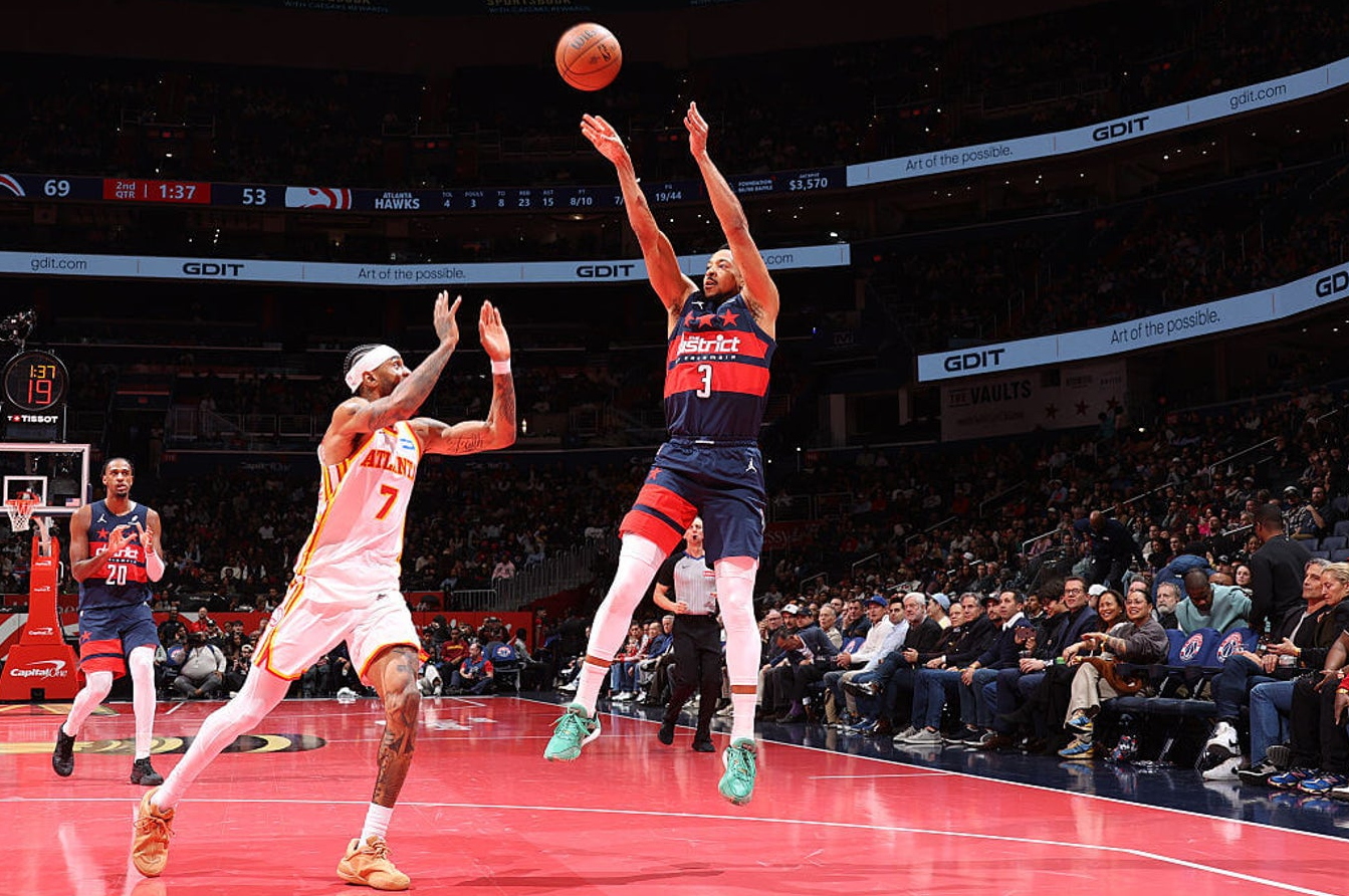 ΝΒΑ: Ο Μακόλουμ ντύθηκε… Κάρι στη νίκη των Γουίζαρντς (132-113) – Οι «Big-3» των Λέικερς πήραν το ντέρμπι του Λος Άντζελες (135-118)