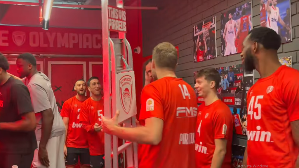 Η παρακάμερα του Ολυμπιακός – Ηρακλής: Η σκάλα του Βεζένκοφ και κερκίδες γεμάτες οικογένειες (vid)