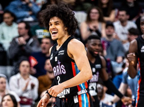 Οι παίκτες της Παρί το… έριξαν έξω με σουβλάκια και βόλτα στο κέντρο της Αθήνας (pics)