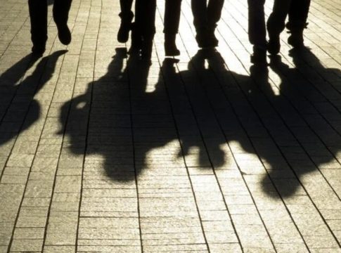 Πάτρα: Άγρια επίθεση 15 ατόμων σε δύο 16χρονους – Τους τραυμάτισαν με κλειδιά