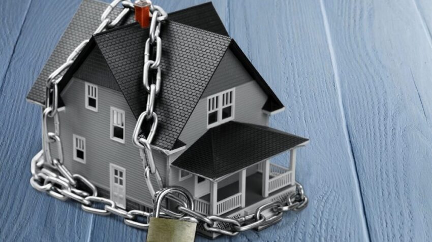 Η Gen Z «κλειδώνεται» εκτός ιδιοκτησίας κατοικίας – Πώς η στεγαστική κρίση τους ωθεί σε επικίνδυνους δρόμους