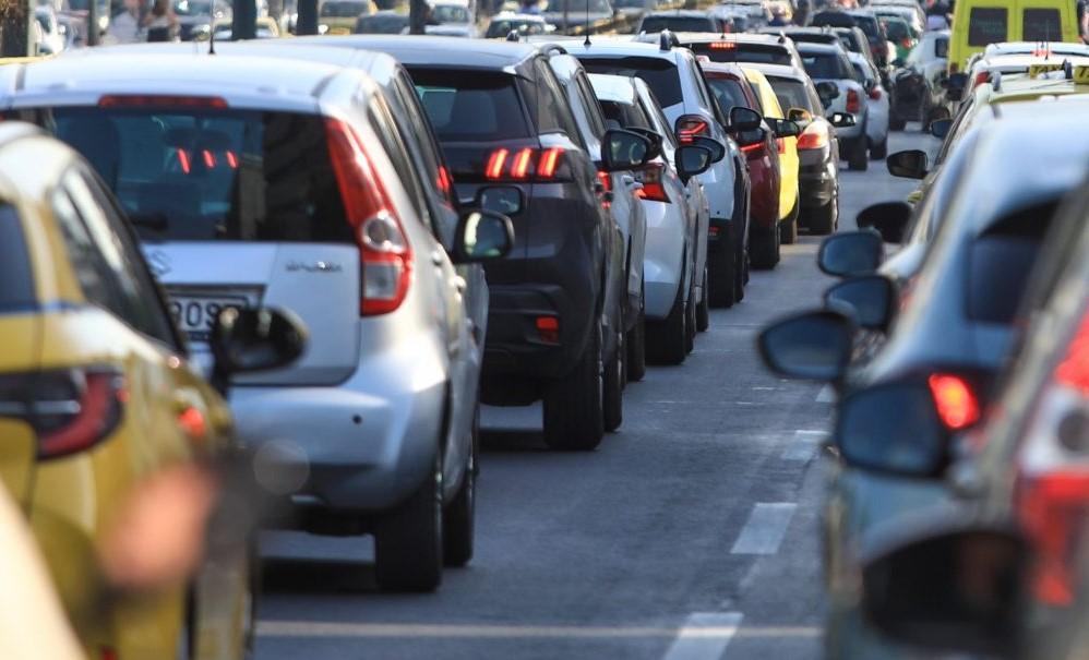 Κίνηση στους δρόμους: Μποτιλιάρισμα σε Κηφισό και Κηφισίας – Καθυστερήσεις στην Αττική Οδό