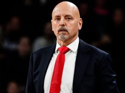 Ομπράντοβιτς: «Ο Ολυμπιακός μπερδεύει τον αντίπαλο με την κίνησή του» – Τι είπε για τους τραυμαυτίες