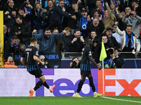 Παιδική χαρά η άμυνα της Μπαρτσελόνα, 2-1 η Μπριζ με Φορμπς από ασίστ Τζόλη (vids)