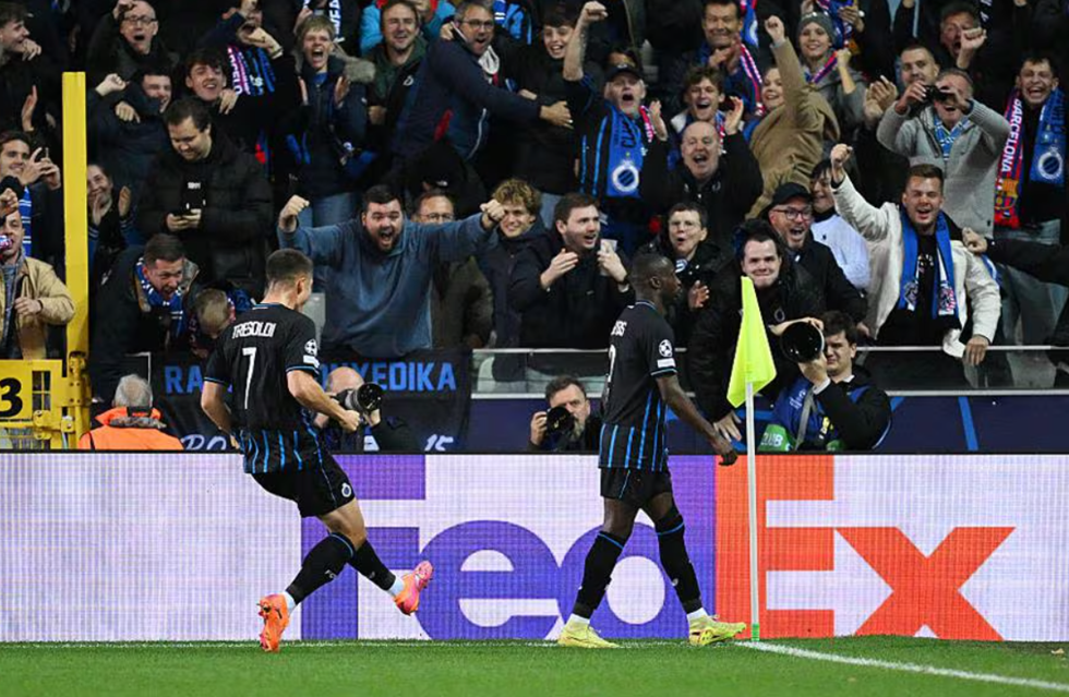 Παιδική χαρά η άμυνα της Μπαρτσελόνα, 2-1 η Μπριζ με Φορμπς από ασίστ Τζόλη (vids)