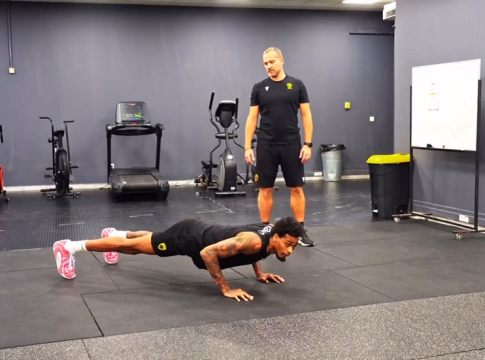 Έπιασε δουλειά στην ΑΕΚ ο Μπράουν (vid)