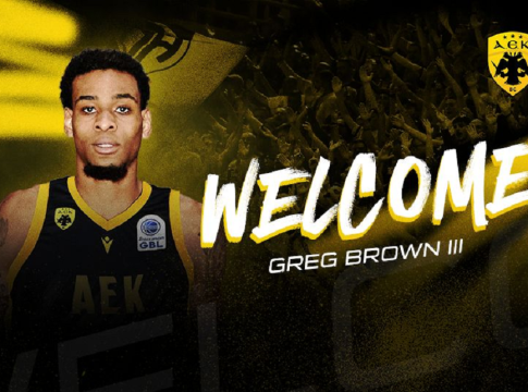 Στην ΑΕΚ ο Γκρεγκ Μπράουν – Ανακοινώθηκε κατά τη διάρκεια του ματς με τη Ρίγα