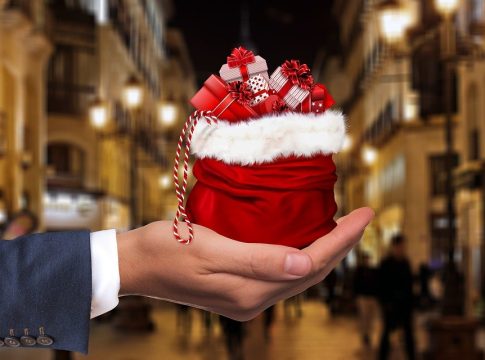 Δώρο Χριστουγέννων: Νωρίτερα φέτος η καταβολή του – Το app για τον υπολογισμό του