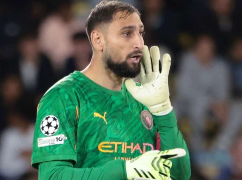 «Πυρά» του προπονητή της Λιντς για τον Ντοναρούμα: «Έκανε τον τραυματία για να δώσει οδηγίες ο Γκουαρντιόλα»