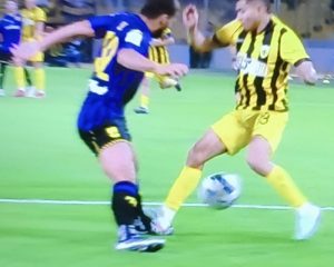 «Ο διαιτητής έπρεπε να αποβάλλει τον Πινέδα» – Τι είπε ο Σπάθας για την κόκκινη που «χάρισε» ο Όσμερς (vid, pic)