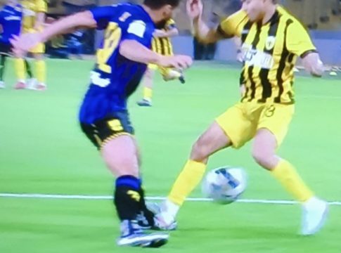 «Ο διαιτητής έπρεπε να αποβάλλει τον Πινέδα» – Τι είπε ο Σπάθας για την κόκκινη που «χάρισε» ο Όσμερς (vid, pic)