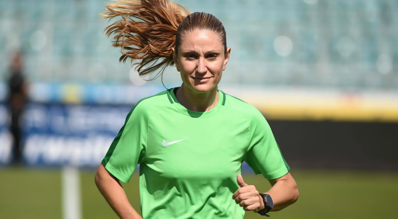 Σπουδαία διάκριση για την Ελένη Αντωνίου: Σφυρίζει αγώνα Champions League γυναικών