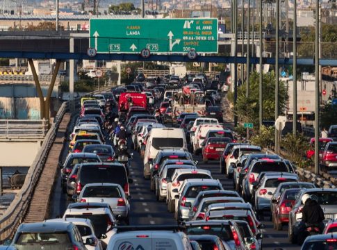 Κίνηση στους δρόμους: Μποτιλιάρισμα στον Κηφισό, «ασφυξία» στο κέντρο λόγω του Μαραθωνίου