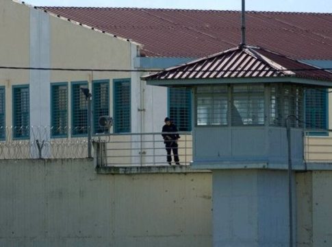 Ισοβίτης μαχαίρωσε έξι φορές κρατούμενο στις φυλακές Τρικάλων