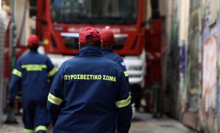 Φωτιά σε διώροφο κτίριο στους Αγίους Αναργύρους