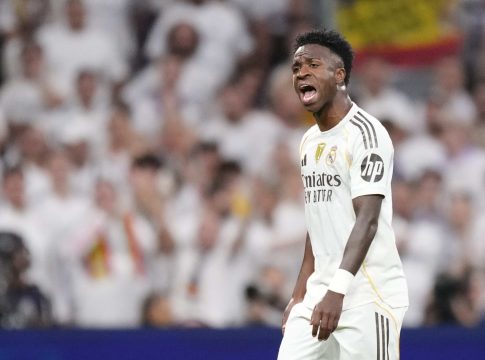 Ανατροπή με Βινίσιους: «Δεν υπάρχει επαφή με τη Ρεάλ Μαδρίτης για ανανέωση συμβολαίου» (pic)