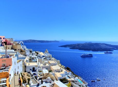 Εργαλείο ΑΙ βρήκε την αιτία των χιλιάδων σεισμών στη Σαντορίνη