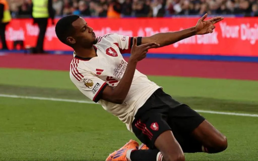 Γουέστ Χαμ – Λίβερπουλ 0-2: «Σεφτέ» ο Ίσακ, ξεκόλλησαν οι «ρεντς»