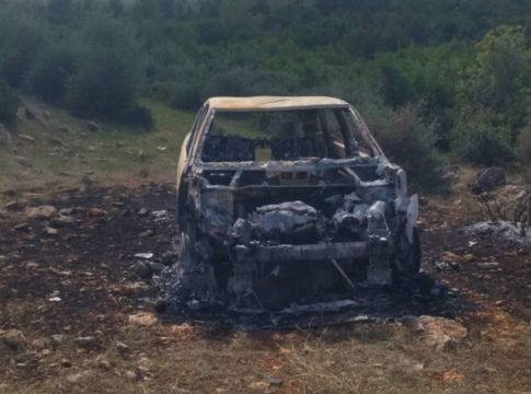 Ταυτοποιήθηκε ο άνδρας που βρέθηκε απανθρακωμένος σε αμάξι στη Βοιωτία