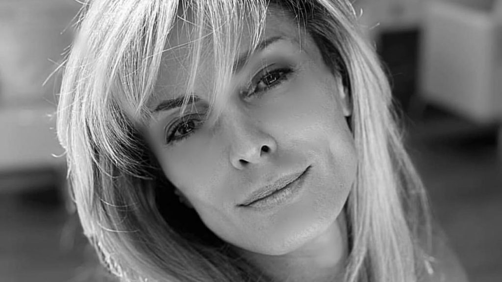 Η Κατερίνα Λάσπα με ζεβρέ μπικίνι στη Μύκονο κρατά ζωντανό το καλοκαίρι