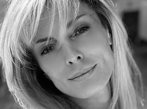 Η Κατερίνα Λάσπα με ζεβρέ μπικίνι στη Μύκονο κρατά ζωντανό το καλοκαίρι