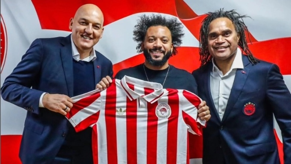 Φωτογραφήθηκε με τους Κοβάσεβιτς-Καρεμπέ και την επετειακή φανέλα του Ολυμπιακού ο Μαρσέλο (pic)