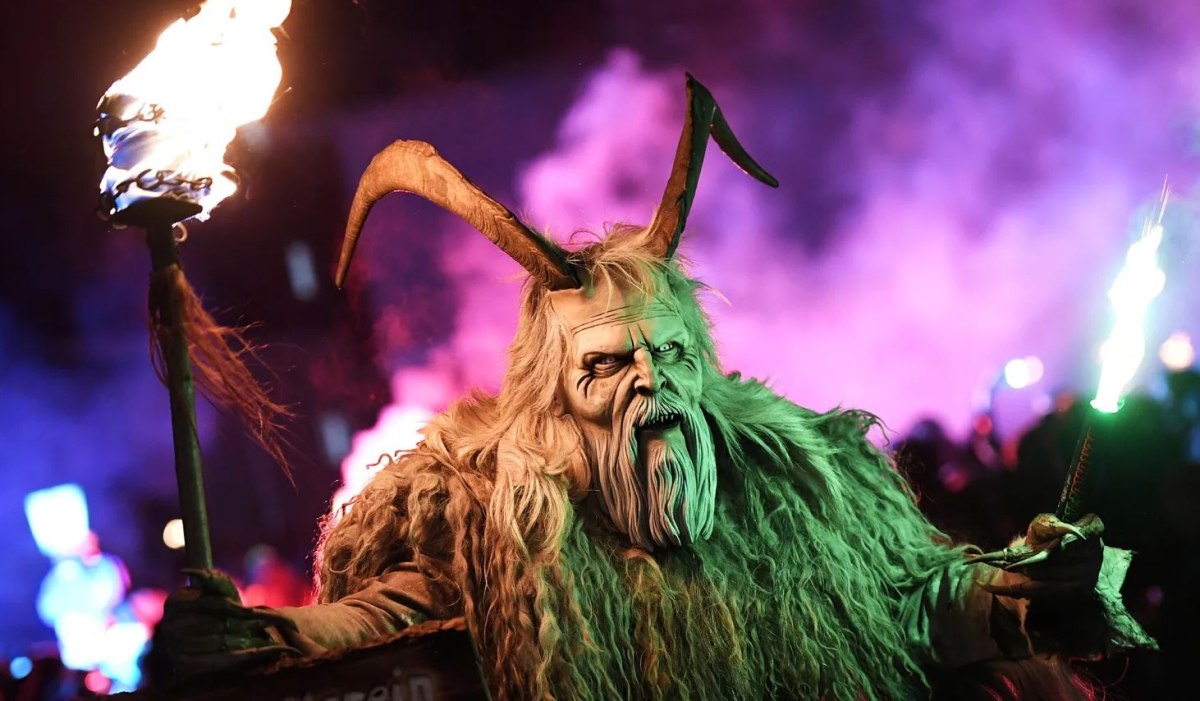 Κράμπους: Το τρομακτικό και σκοτεινό πρόσωπο του «Άη Βασίλη των κακών παιδιών» [βίντεο]