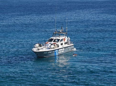 Λέρος: Καταδίωξη ταχυπλόου με μετανάστες – Έπεσαν πυροβολισμοί, συνελήφθη 21χρονος διακινητής