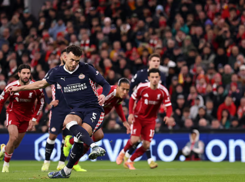 Λίβερπουλ – Αϊντχόφεν 1-4: Μυθικό πάρτι των Ολλανδών στο Άνφιλντ και… τέζα οι «κόκκινοι»!