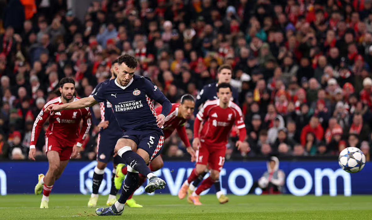 Λίβερπουλ – Αϊντχόφεν 1-4: Μυθικό πάρτι των Ολλανδών στο Άνφιλντ και… τέζα οι «κόκκινοι»!